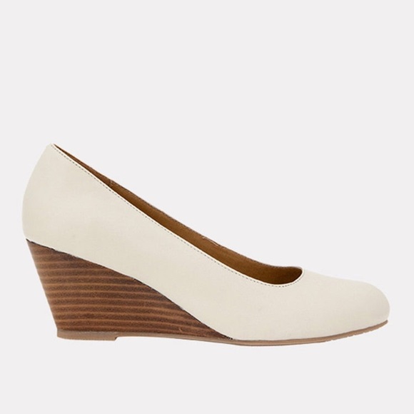Andre Assous Khloe Leather Block Heels Women’s 6.5M Ivory Cream Round Toe Pumps - Picture 3 of 11